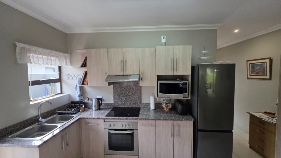 2 Bedroom Property for Sale in Heiderand Western Cape